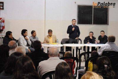 Seguridad: Garc�s se reuni� con vecinos de Villalonga