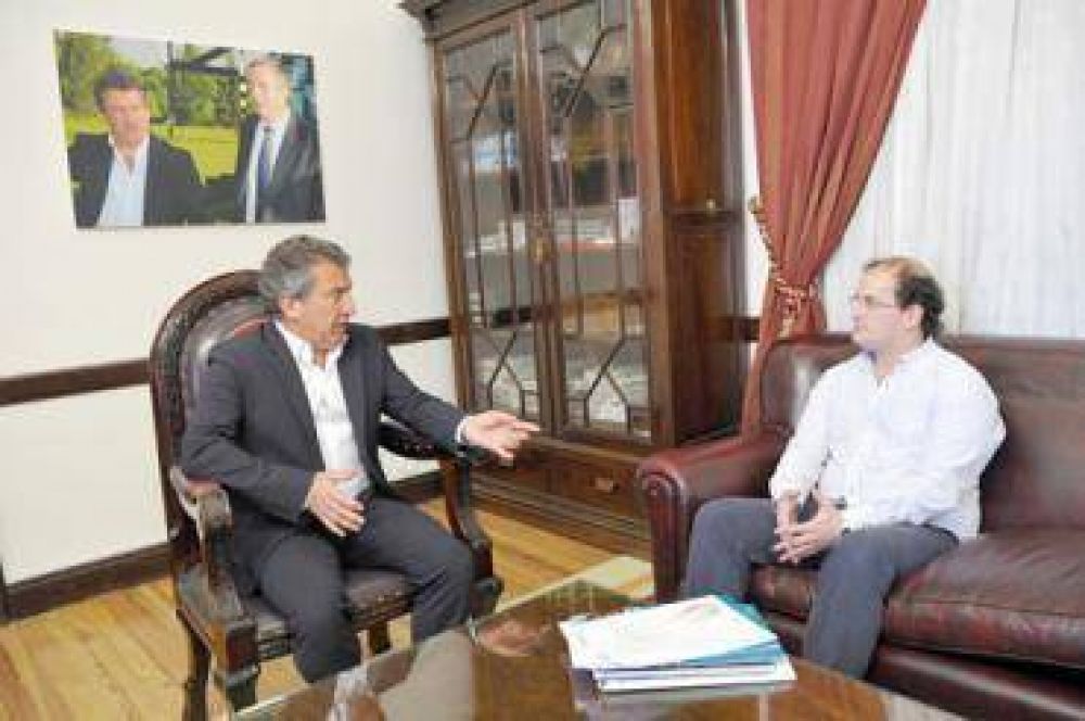 Urribarri monitorea las pol�ticas de desarrollo social