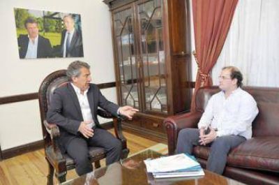 Urribarri monitorea las pol�ticas de desarrollo social