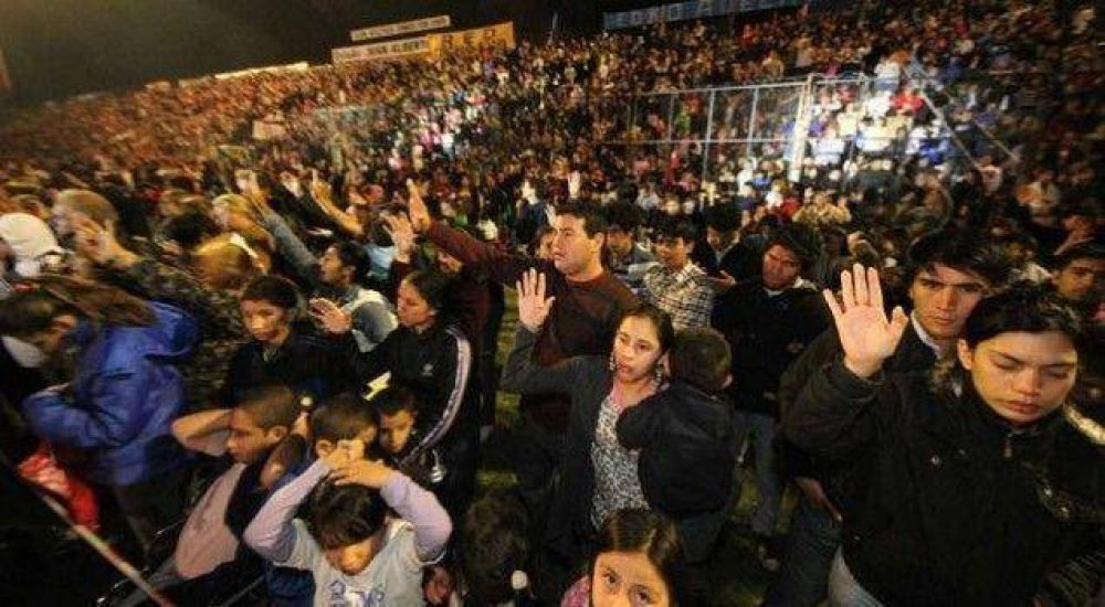 Multitudinario festival con �Invasi�n del Amor de Dios�