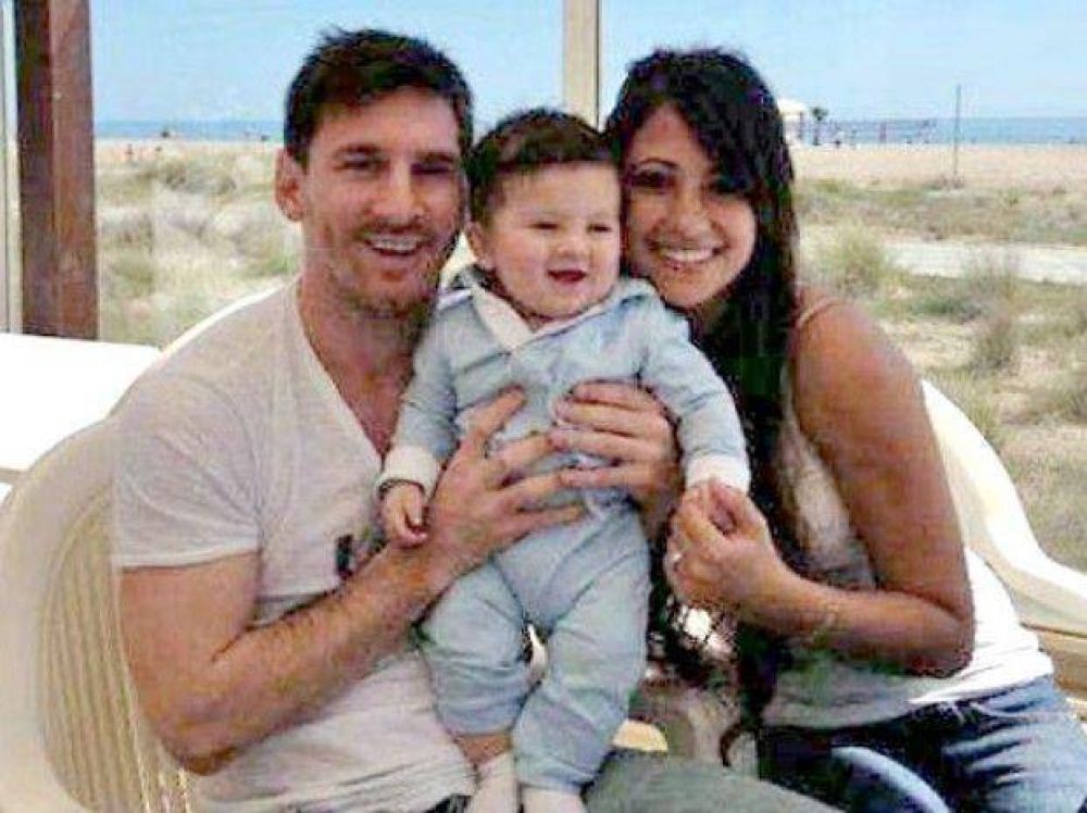 Messi y Antonella presentaron a su hijo Thiago en Facebook y revolucionaron la web