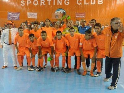 Con gol de Scioli, debut y triunfo de La �ata