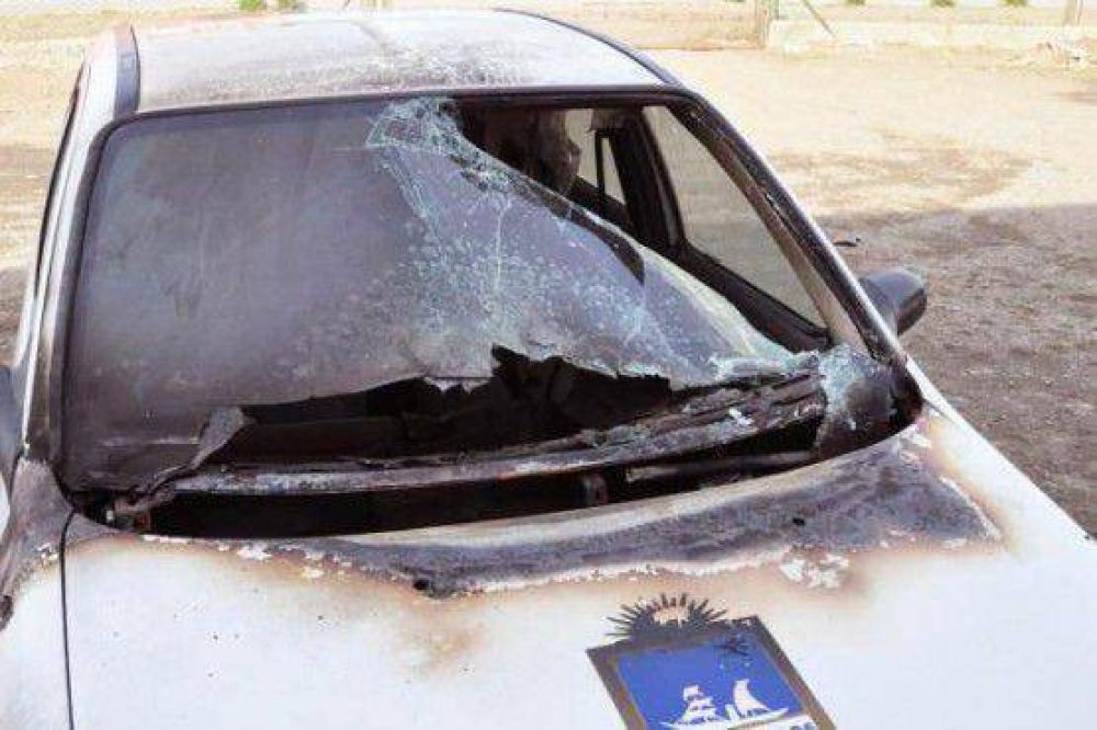 Veh�culo municipal incendiado en estacionamiento del Juzgado Municipal de Faltas y SOPU