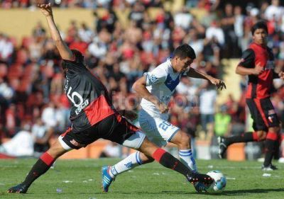 Sobre el final Col�n derrot� a V�lez en el Centenario