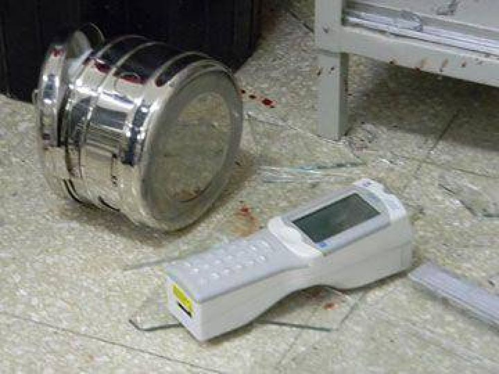 Destrozos y da�os en la Guardia del Hospital
