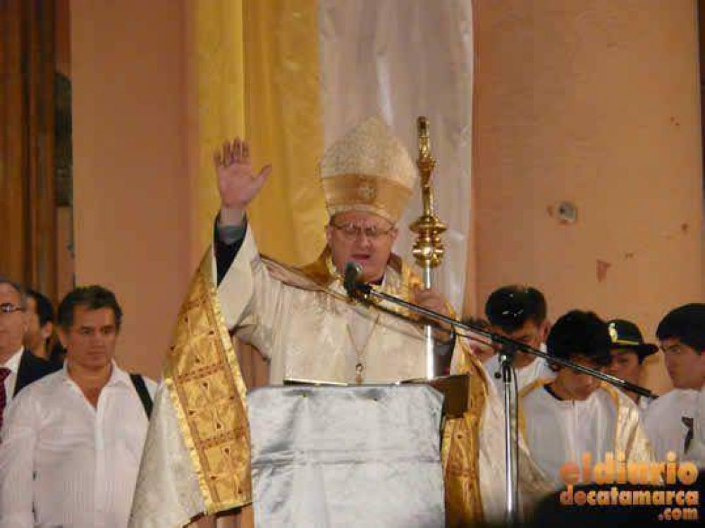 Una multitud acompa�� a Mar�a