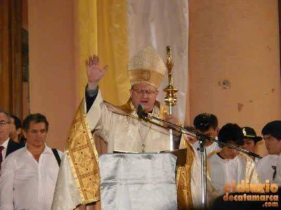 Una multitud acompa�� a Mar�a