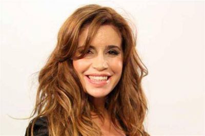 Flor Pe�a, a los besos con un salte�o