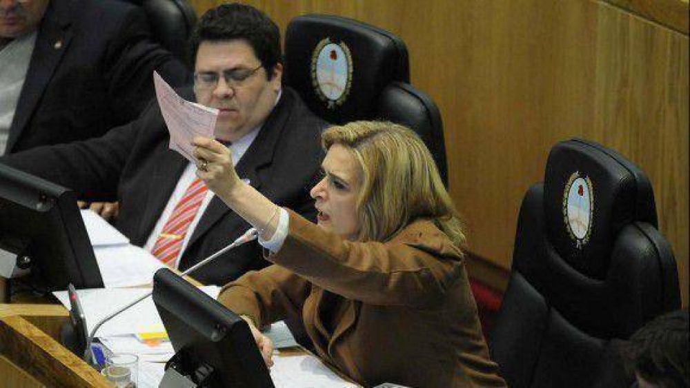 Irregularidades en el plan �M�s Cerca�: El�as de P�rez acus� al PE