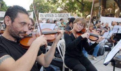 M�sicos del Teatro Col�n realizaron protesta frente a Tribunales