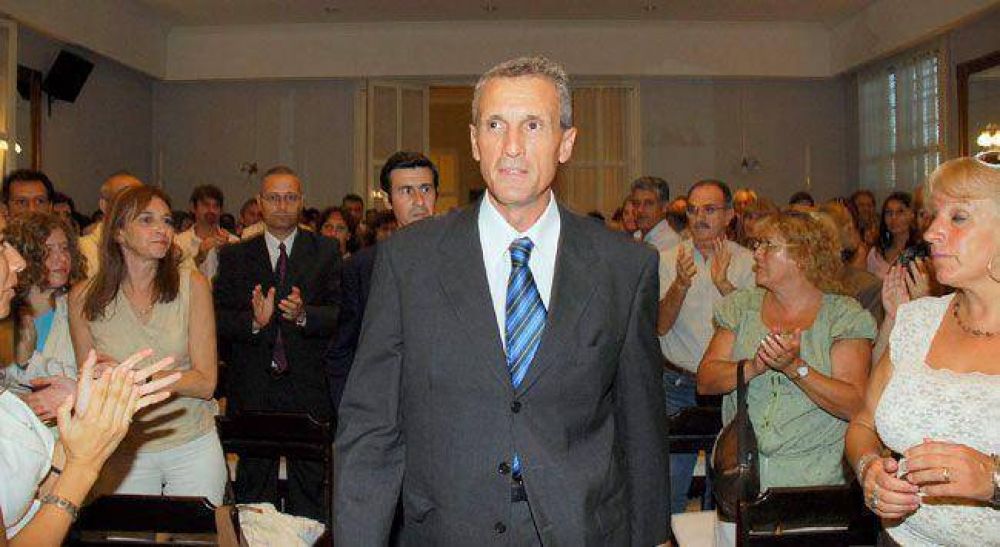En agosto, Tierno y compa��a en el banquillo