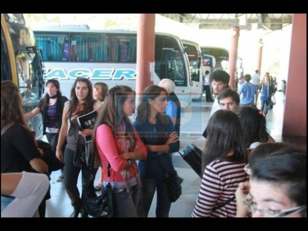 Estudiantes reclamaron mejoras en el servicio de colectivos interurbanos