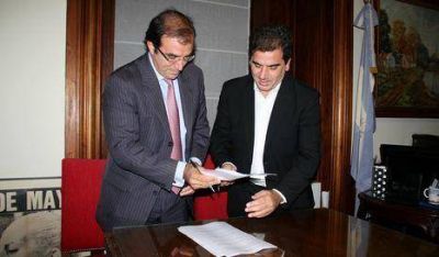 Legislatura firm� convenio con Cascos Verdes