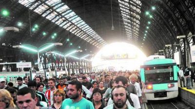 El tren Mitre: La nueva grilla horaria arranc� ayer con quejas y nuevas demoras