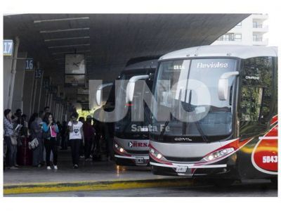 Finalmente, los micros a Paran� pueden salir con pasajeros parados