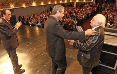 Distinguieron a vecinos, familias e instituciones por su contribuci�n social