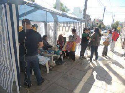 Carpa docente en Quilmes reclamando el pago de sueldos atrasados