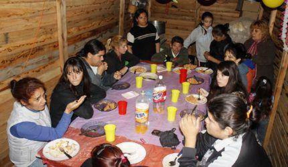 Victoria Vuoto en el comedor barrial �Arroz con Leche�, invitada por los vecinos del barrio Jorge Newbery