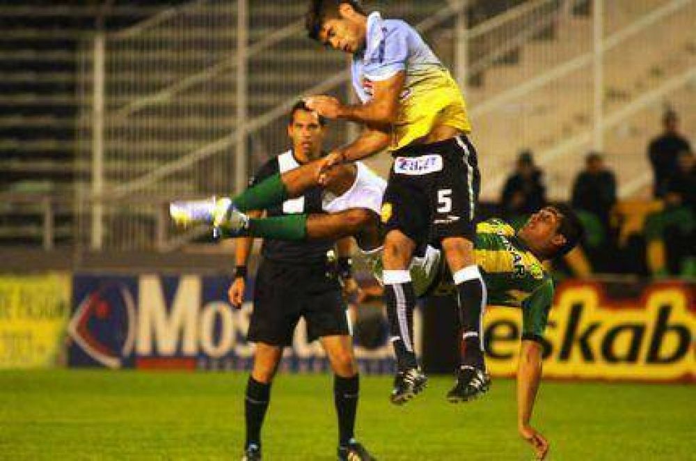 Aldosivi no pudo y sus jugadores se fueron silbados