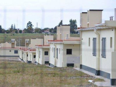 Un adjudicatario impugna el sorteo de las casas de Lomas Medeiros