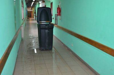 Contin�a el abandono del hospital
