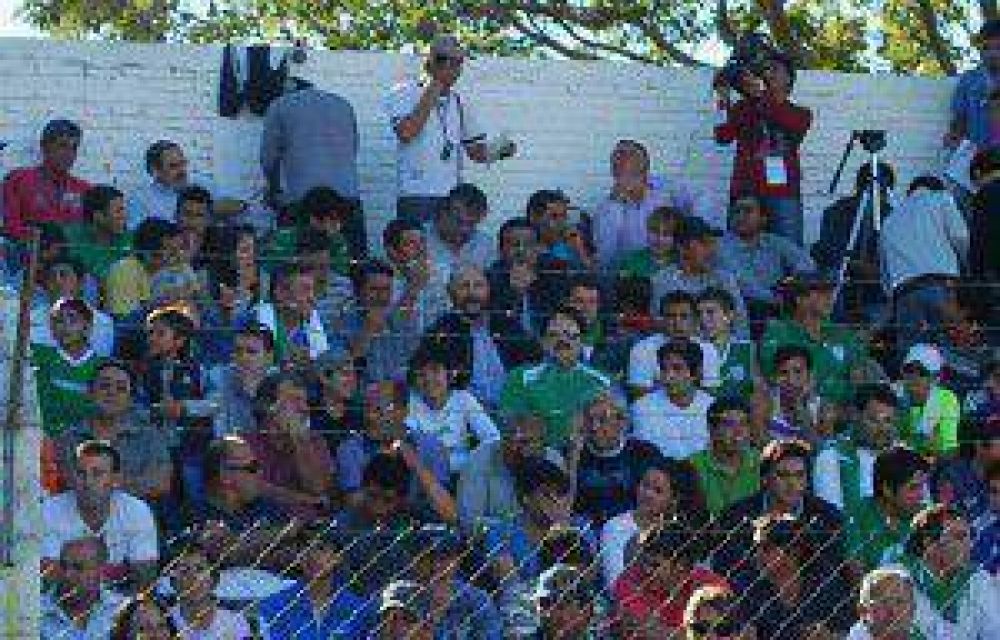 Atl�tico Laguna Blanca empez� con el pie derecho las semis del TDI