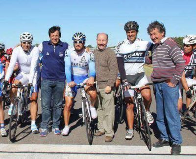 EL CICLISMO AZULE�O TUVO UNA FIESTA INOLVIDABLE