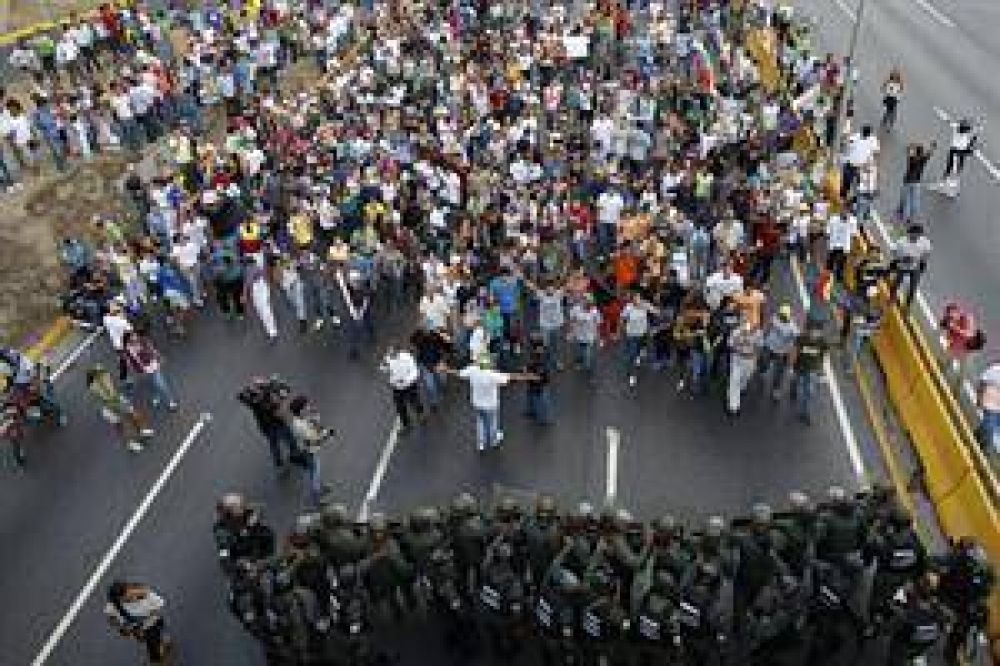 Protestas y amenazas en Venezuela: Maduro se niega al recuento de votos