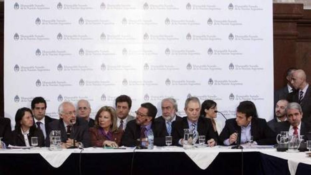 Verbitsky se cruz� con el secretario de Justicia: "El proyecto no refleja la voluntad de la Presidenta"