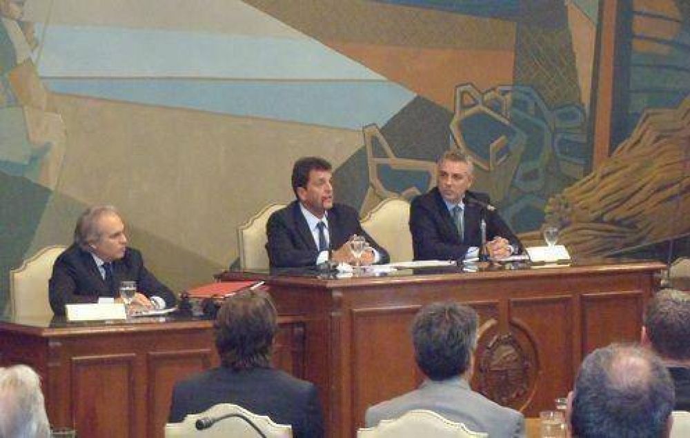 Duras cr�ticas de Massa a la gesti�n de Scioli en la apertura de sesiones