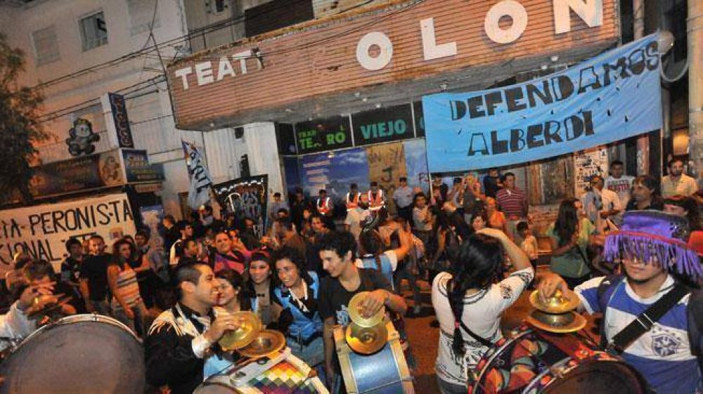 Protesta para reclamar por los bienes patrimoniales de barrio Alberdi
