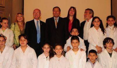 "Defendemos a ultranza la educaci�n p�blica"