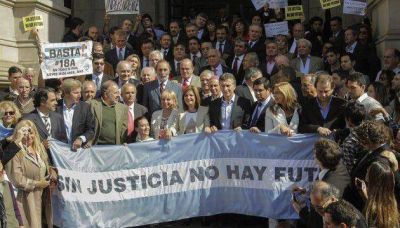 Oposici�n unida en Tribunales
