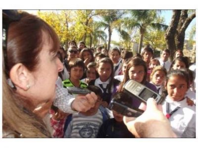 Masiva movilizaci�n para exigir obras en una escuela de Federal