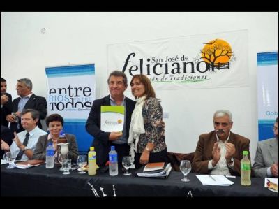 Urribarri cuestion� quienes "quieren instalar el olvido y el odio" y llam� a "defender lo logrado"