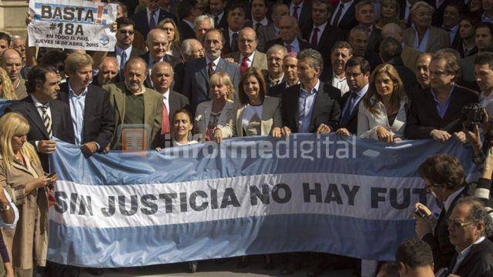 De �ngeli y Benedetti confluyeron en la protesta en Tribunales	 
