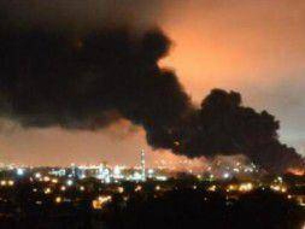 Incendio en destiler�a de YPF: Investigan si el siniestro provoc� da�o ambiental en Ensenada
