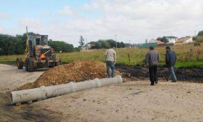 El Municipio realiza tareas de fijaci�n de ca�os de desag�es pluviales