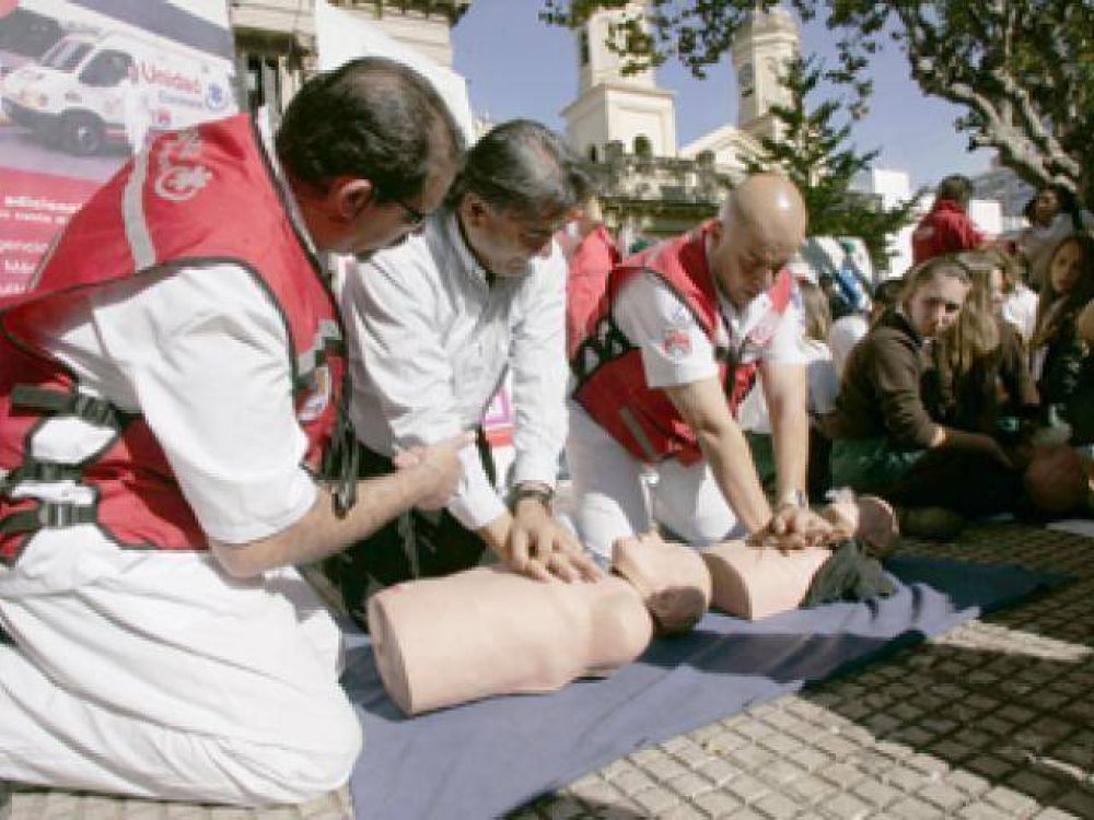 Guti�rrez en la 2� jornada de RCP en plaza San Mart�n