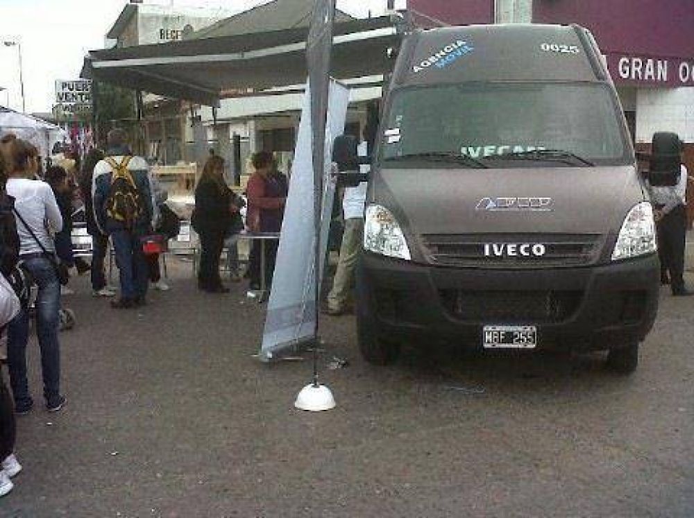 M�vil de la AFIP en la plaza de la estaci�n