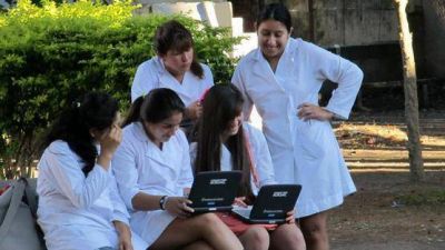 "Desde marzo llegaron a Tucum�n 21 mil netbooks"