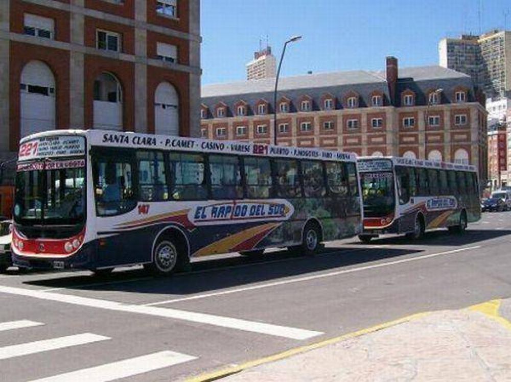 Mujeres despedidas de una empresa de micros solicitar�n la Banca 25
