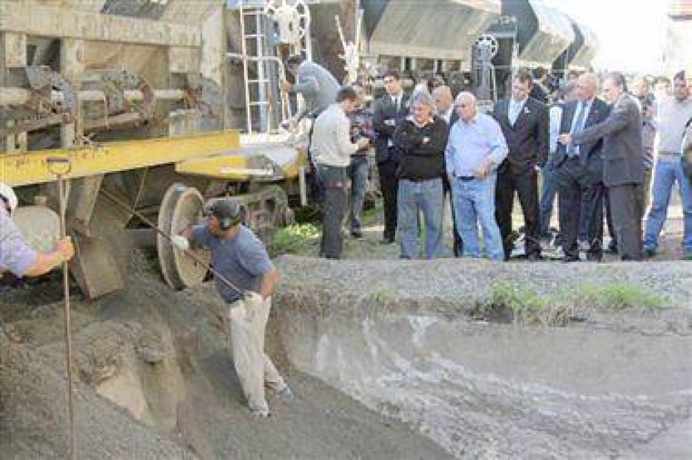 M�s material para los caminos rurales