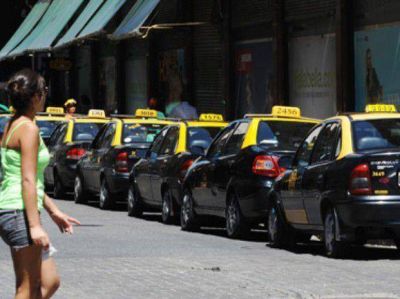 La intendenta ratific� que "est� decidido" que habr� m�s licencias de taxis