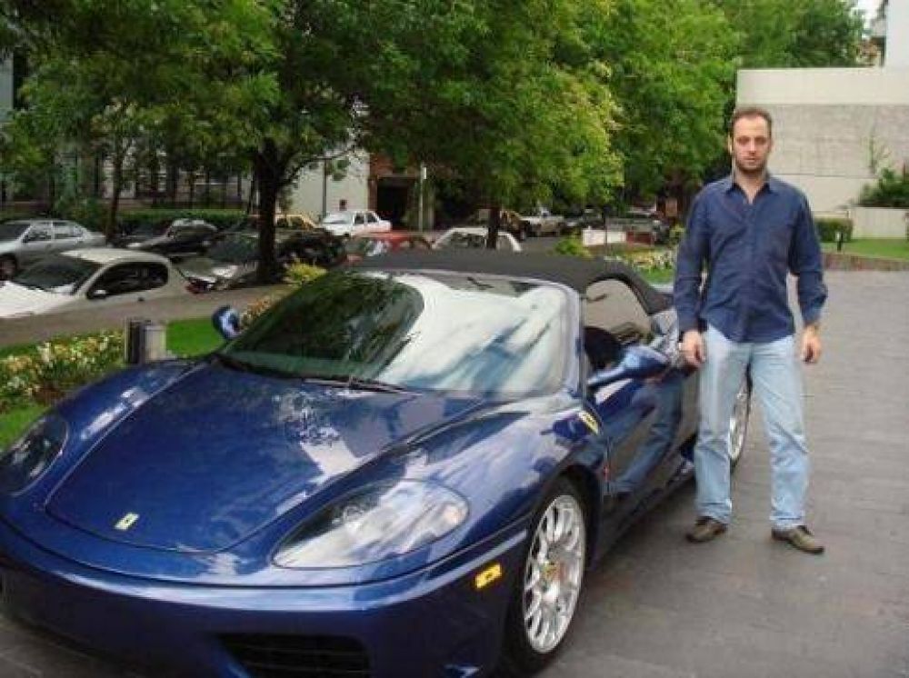 INFORMACI�N EXCLUSIVA: UN JUNINENSE LE HABR�A VENDIDO LOS AUTOS A FARI�A Y FORT
