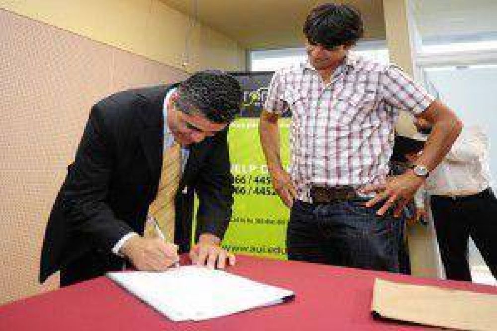 La Universidad de La Punta brindar internet a siete empresas