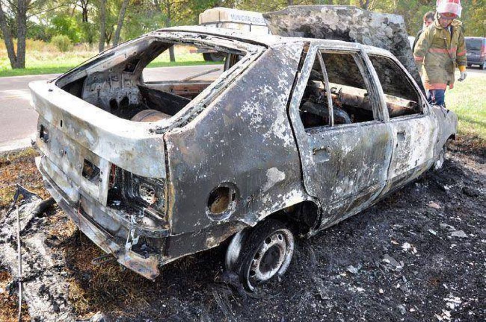 Se quem� un auto en la Ruta 5