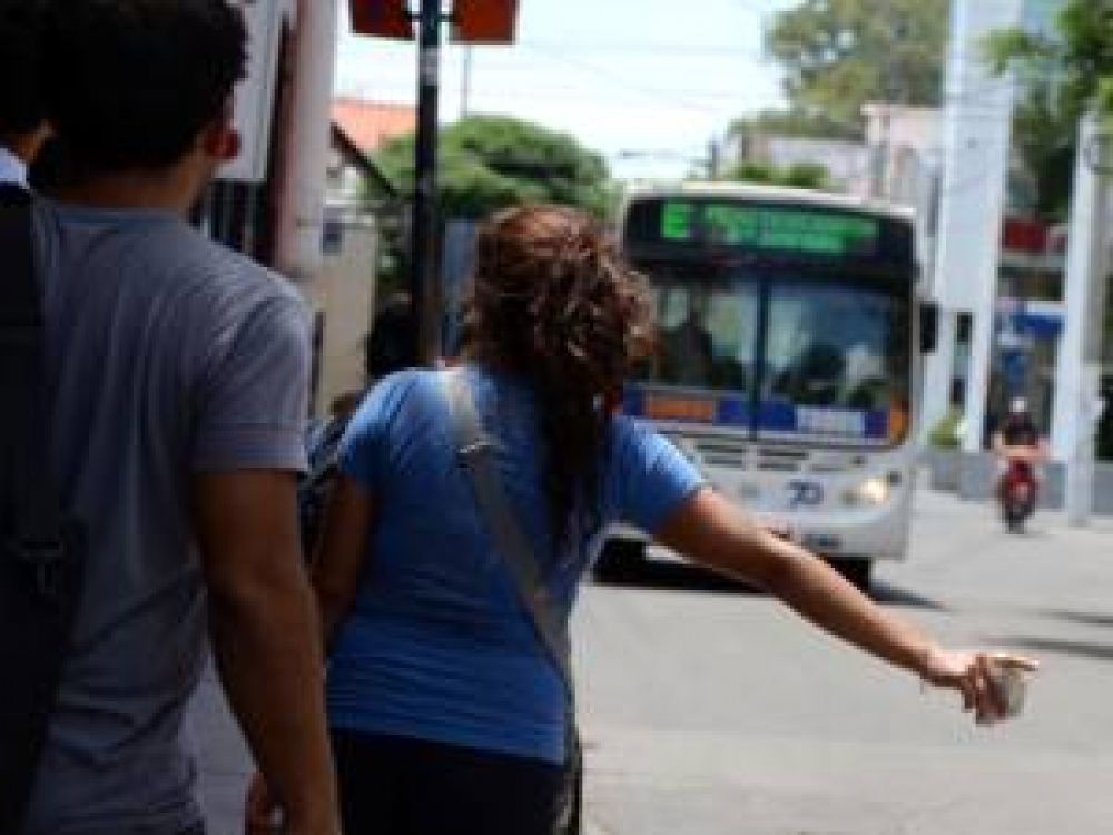 Transpuntano: dos comisiones avalaron subir el boleto a 2 pesos