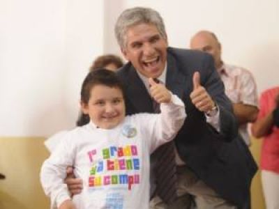 Alumnos de San Roque recibir�n sus computadoras