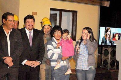 Closs y Cristina inauguraron el barrio N�stor Kirchner en Dos de Mayo